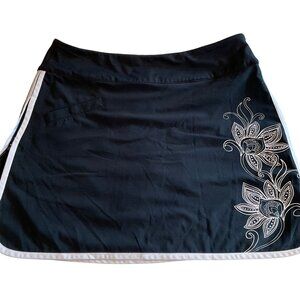 Athleta Black with white trim and floral‎ accent design Skort Size 6